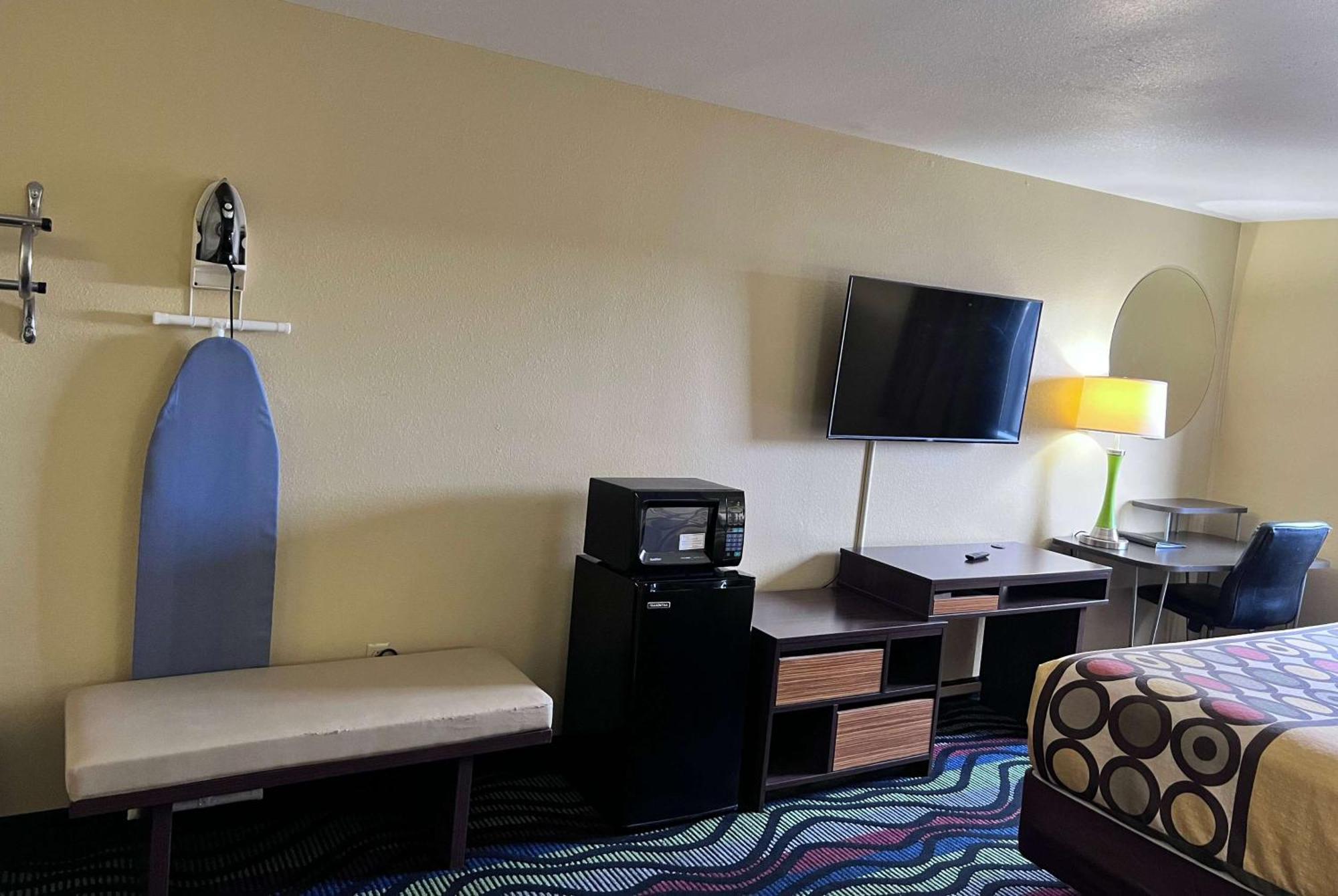 Super 8 By Wyndham Farmington Otel Dış mekan fotoğraf