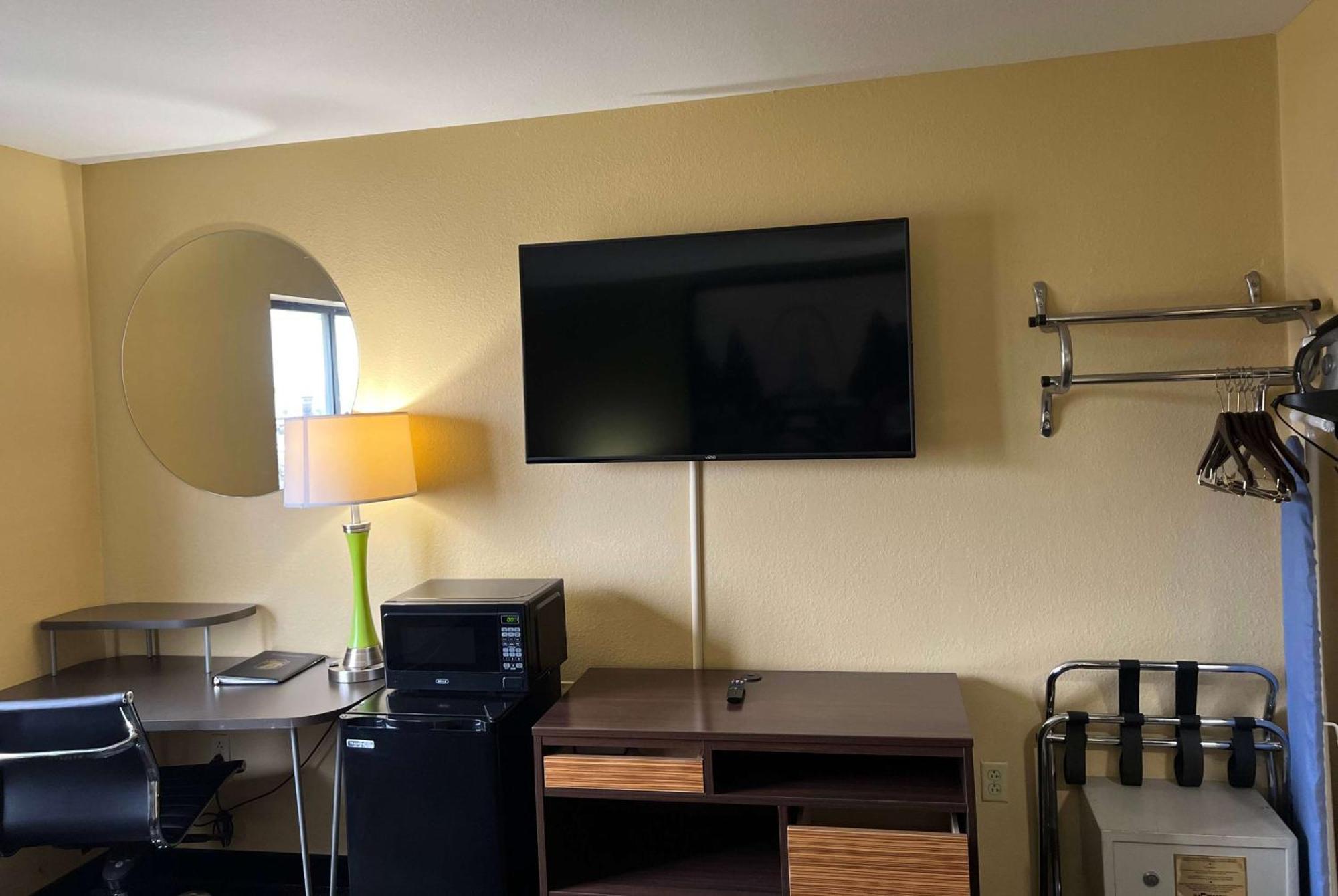 Super 8 By Wyndham Farmington Otel Dış mekan fotoğraf