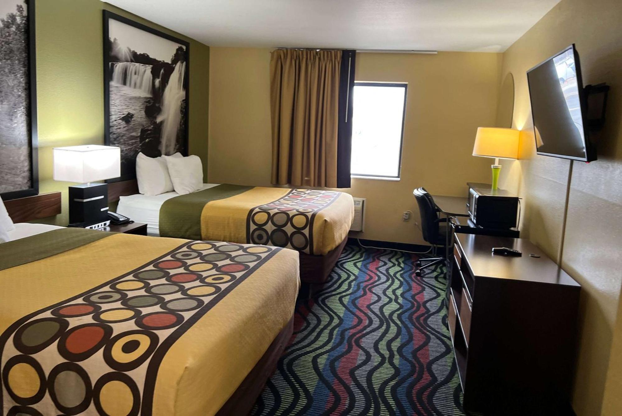 Super 8 By Wyndham Farmington Otel Dış mekan fotoğraf